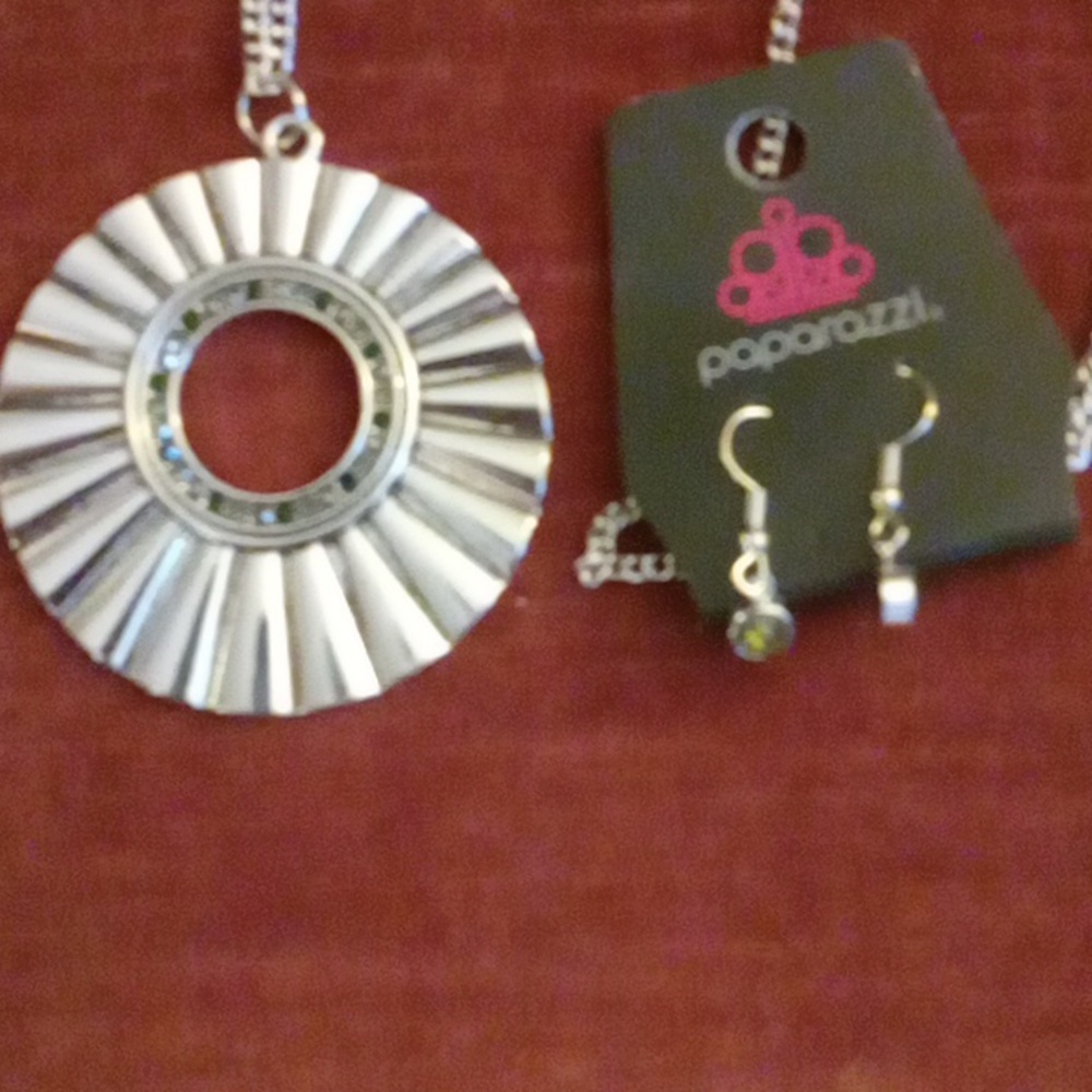 Necklace and earring set